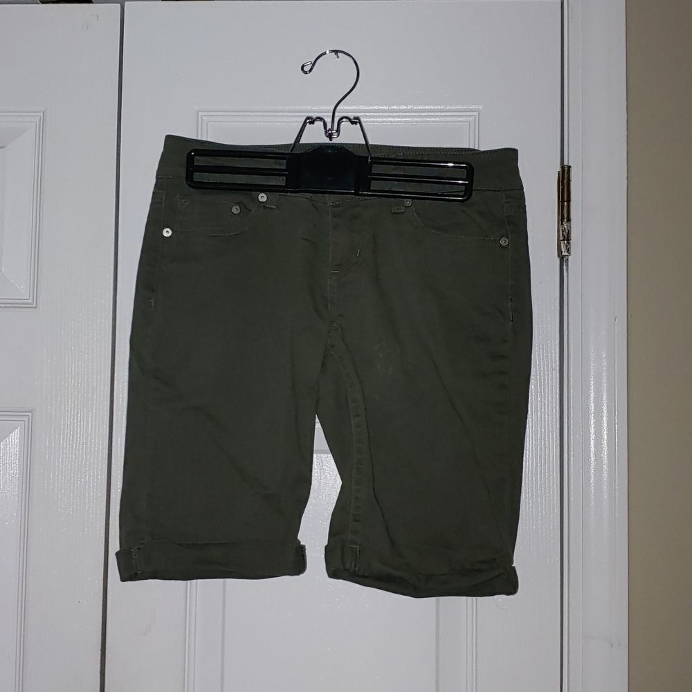 Indigo Rein army green bermuda shorts  Junior Sz 3